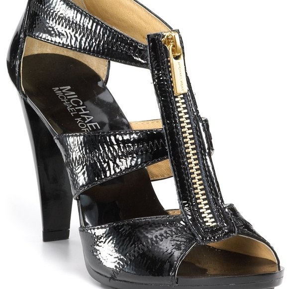 Michael Kors Berkley zip front pump